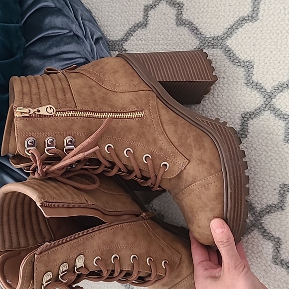 Combate chunky heel camel boots - Picture 2 of 5